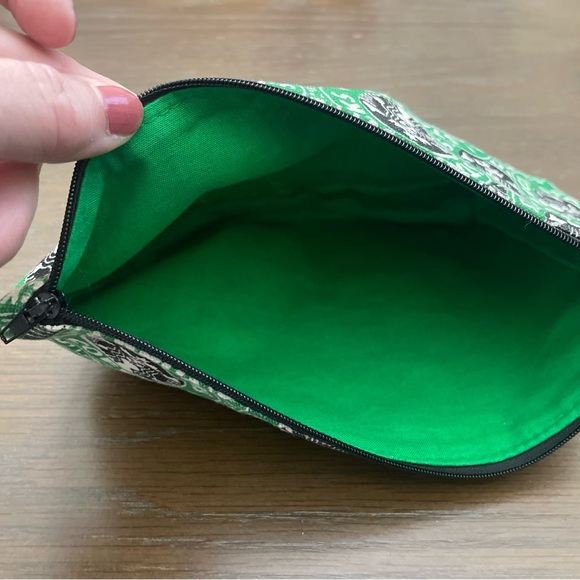 Starbucks reusable snack bag or cosmetic bag. Ul lining with zipper - Picture 3 of 4